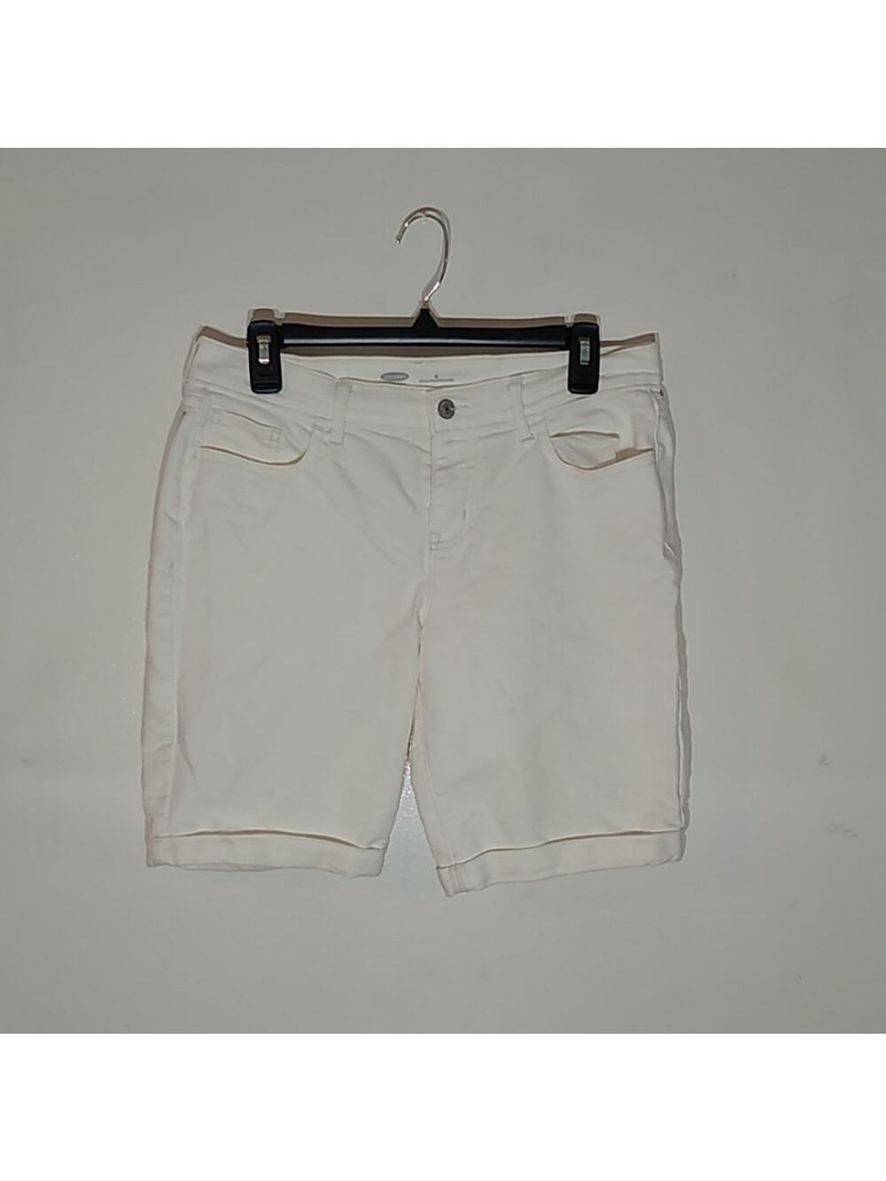 Old Navy Women's Size 6 30X8.5 cream Mid Rise cuffed  Denim shorts.